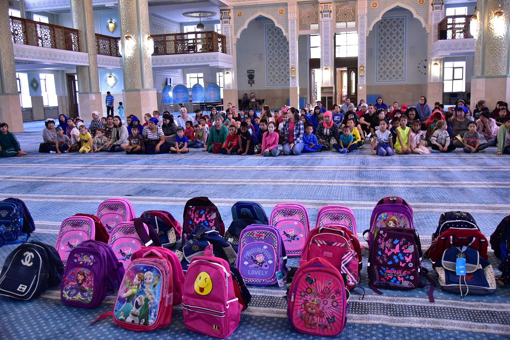 200-ge jýyq oqýshyǵa qýanysh syılady