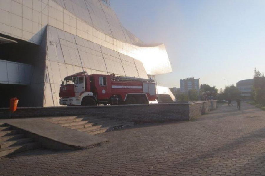 Astanadaǵy «Qazaqstan» sport kesheni órtendi