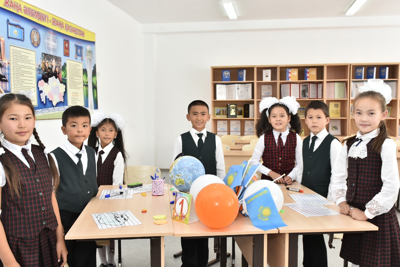 Aqtóbe qalasynda Konstıtýsııa kúni eki jańa mektep esigin aıqara ashty