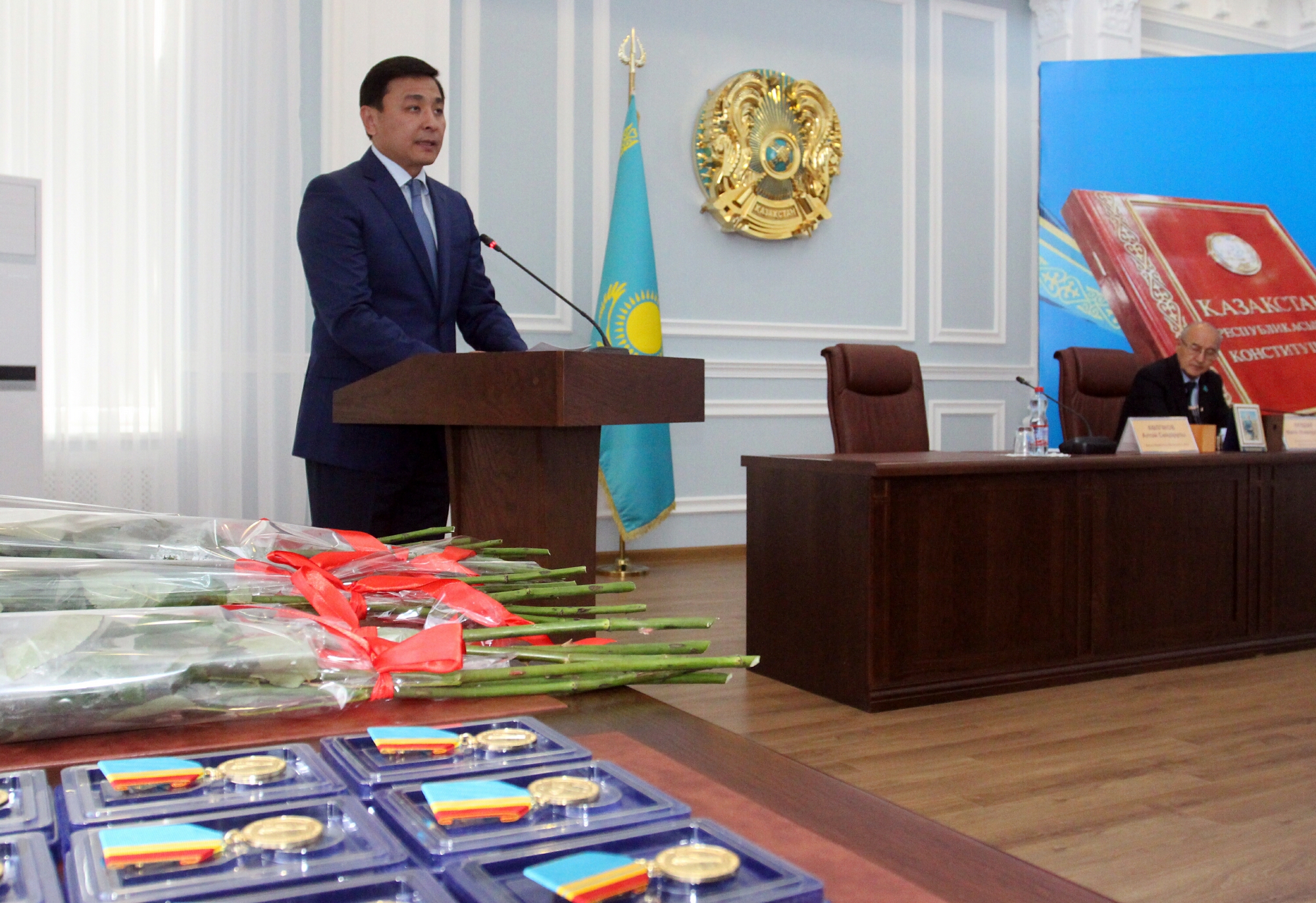 Oral qalasynda Konstıtýsııa kúnine oraı  qoǵam belsendileri marapattaldy