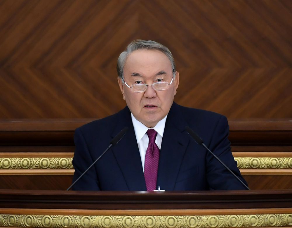 Elbasy Parlamenttiń aldynda el ómirin jaqsartýǵa baǵyttalǵan basymdyqtardy aıqyndap berdi