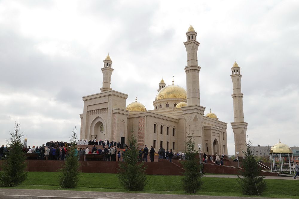 Eńseli meshit boı kóterdi