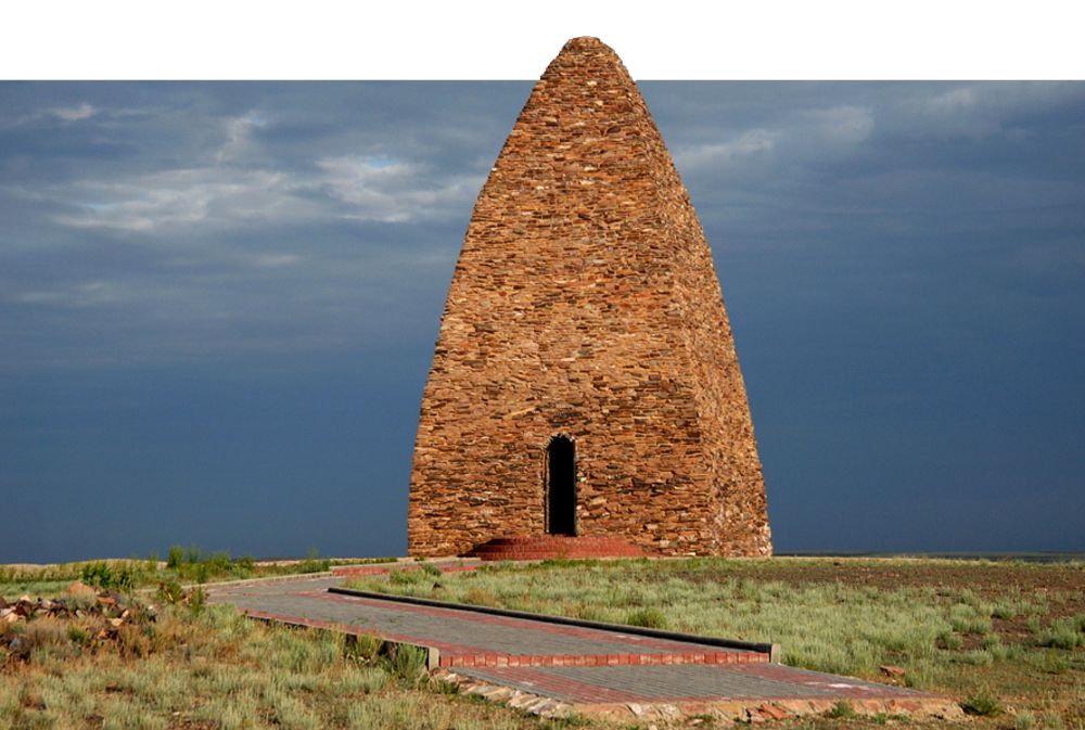  «Qozy Kórpesh-Baıan sulý» kesenesine kelýshiler kóp