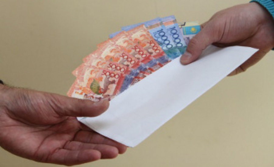 Soltústik Qazaqstanda aýdan ákimi paramen ustaldy