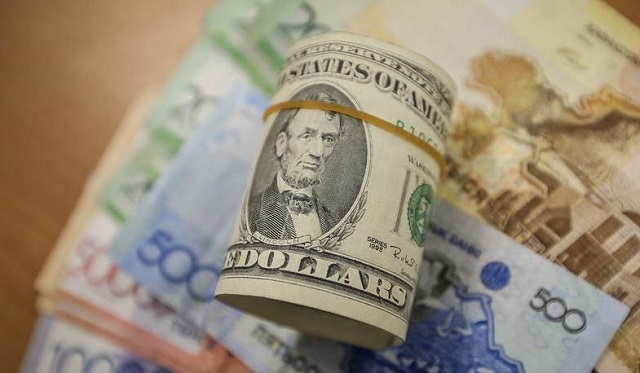 Aıyrbastaý pýnktterinde bir dollar 380 teńgege satylyp jatyr