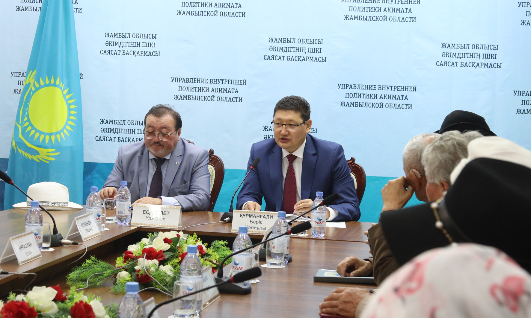 Jambyl oblysynda jazýshylar odaǵynyń kóshpeli otyrysy bastaldy