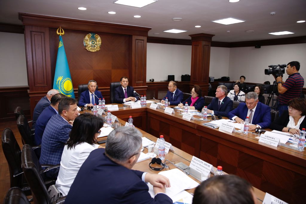 Atyraý oblysynda medıasııa ınstıtýtynyń damýy talqylandy