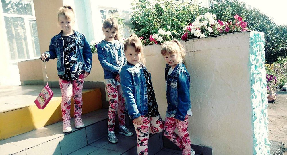 Tórtem mektep esigin ashty