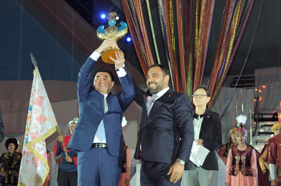 Kóshpendiler oıyndarynyń estafetasy Túrkııaǵa tapsyryldy