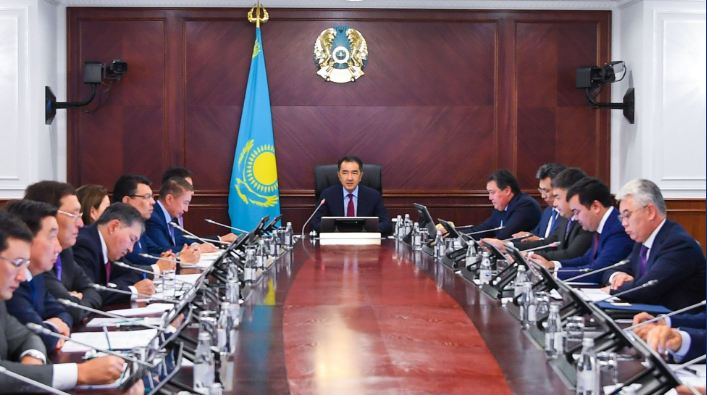 Baqytjan Saǵyntaev О́nerkásiptik damý jónindegi komıssııanyń otyrysyn ótkizdi