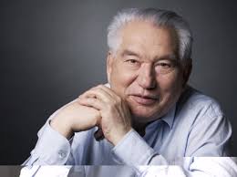 Shyńǵys shyǵarmalarymen kómkerilgen kesh