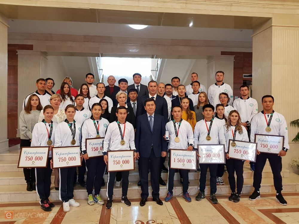 Azıada chempıonyna páter syılady