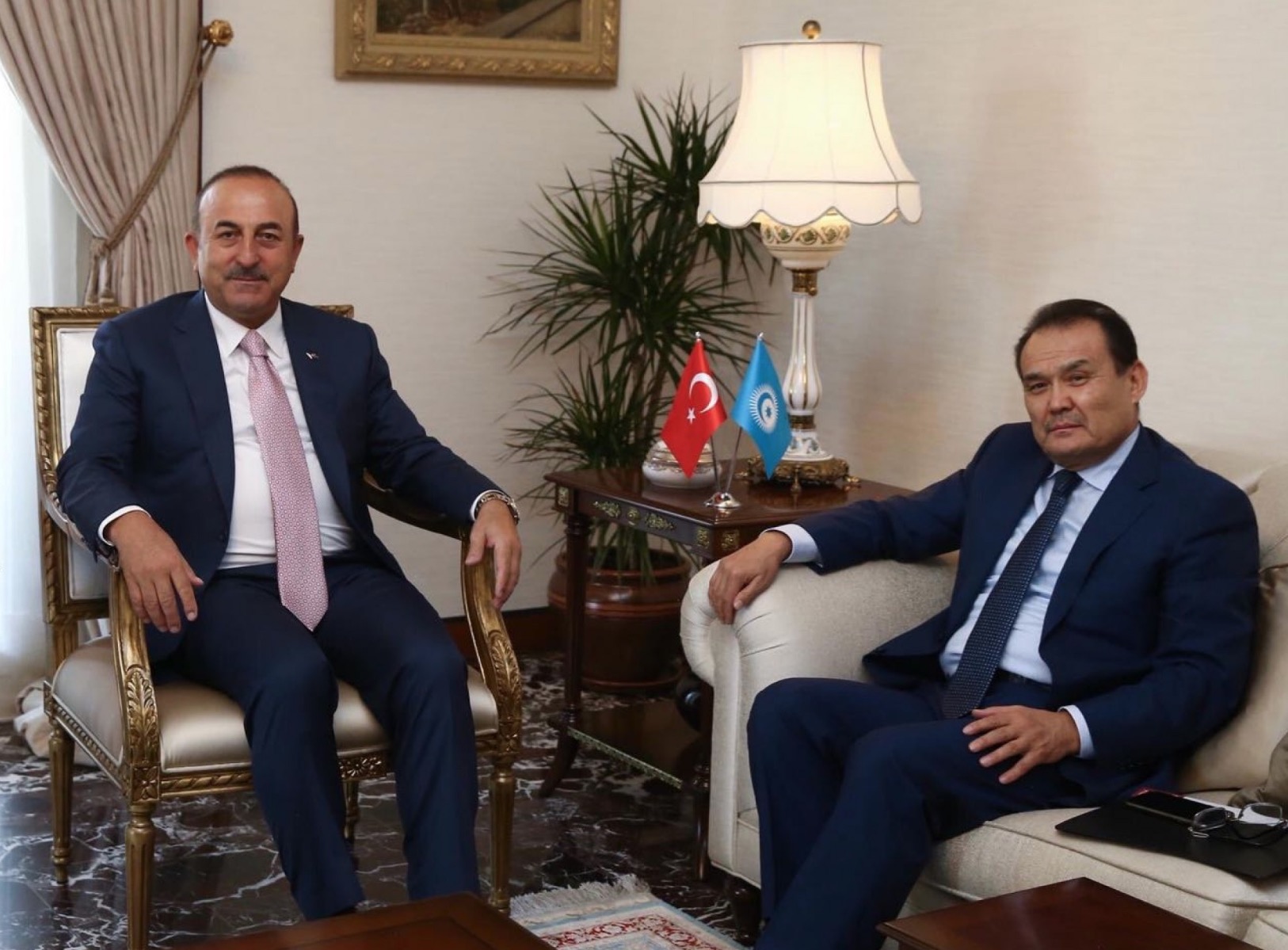 Baǵdat Ámireev Túrkııanyń Syrtqy ister mınıstri Máýlit Chaýyshoǵlýmen Ankarada kezdesti