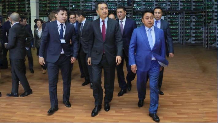 Premer-Mınıstr Ekibastuzdaǵy qazaqstandyq maınıngtik kompanııa jumysymen tanysty