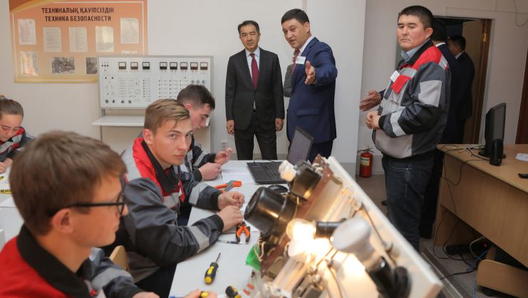 B. Saǵyntaev Pavlodar oblysynyń oqý oryndarynyń basshylyǵymen mamandardy daıarlaý máselesin talqylady