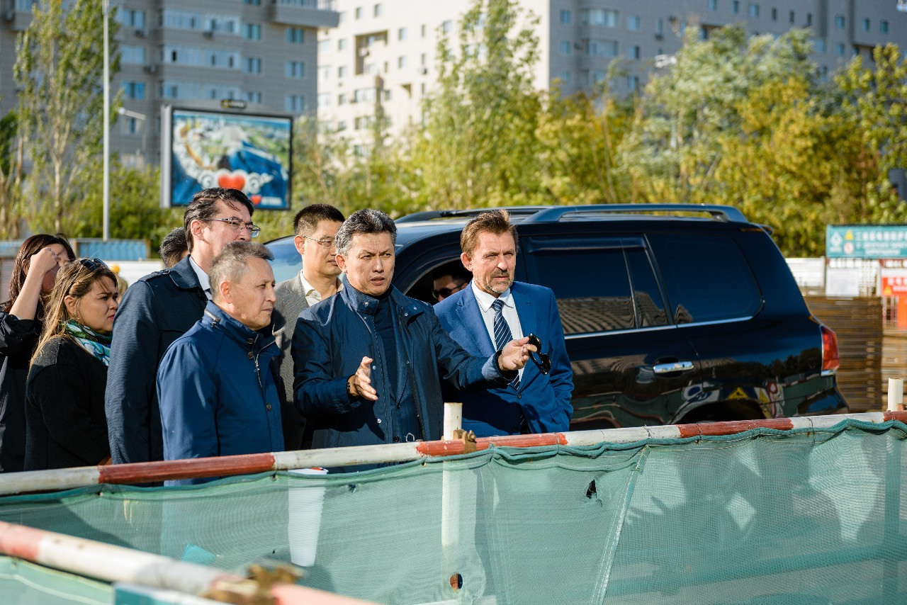 Baqyt Sultanov Astanada salynyp jatqan iri qurylys alańdaryn aralady