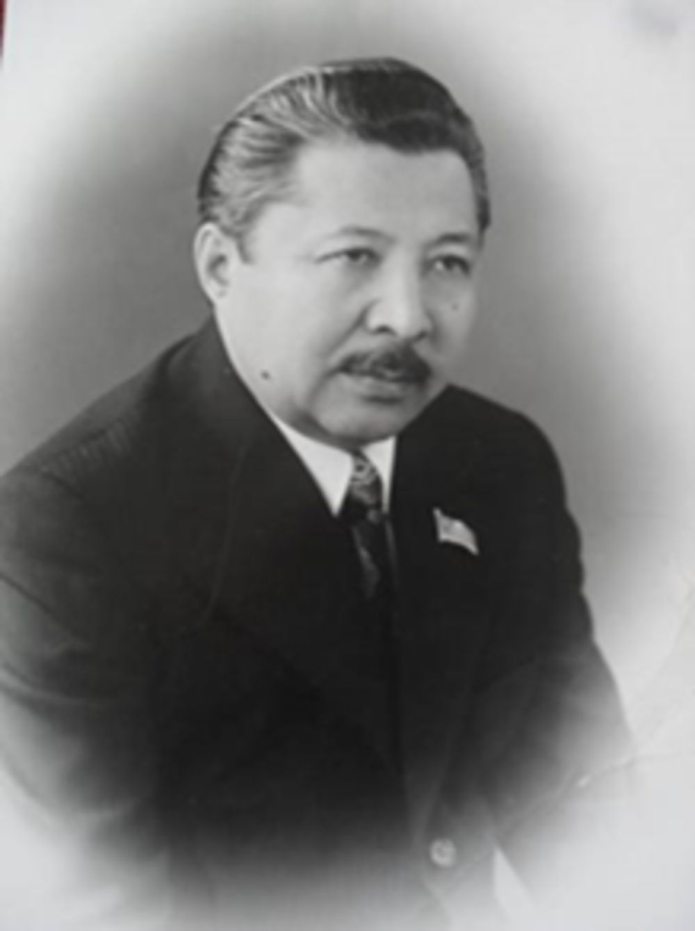 Qurmetke laıyq dıplomat