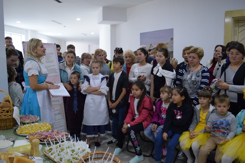 Dostyq úıinde nemis mádenıeti kúni ótti