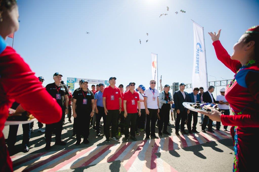 Tabıǵı gazben júretin halyqaralyq avtokerýen Qazaqstanǵa jetti