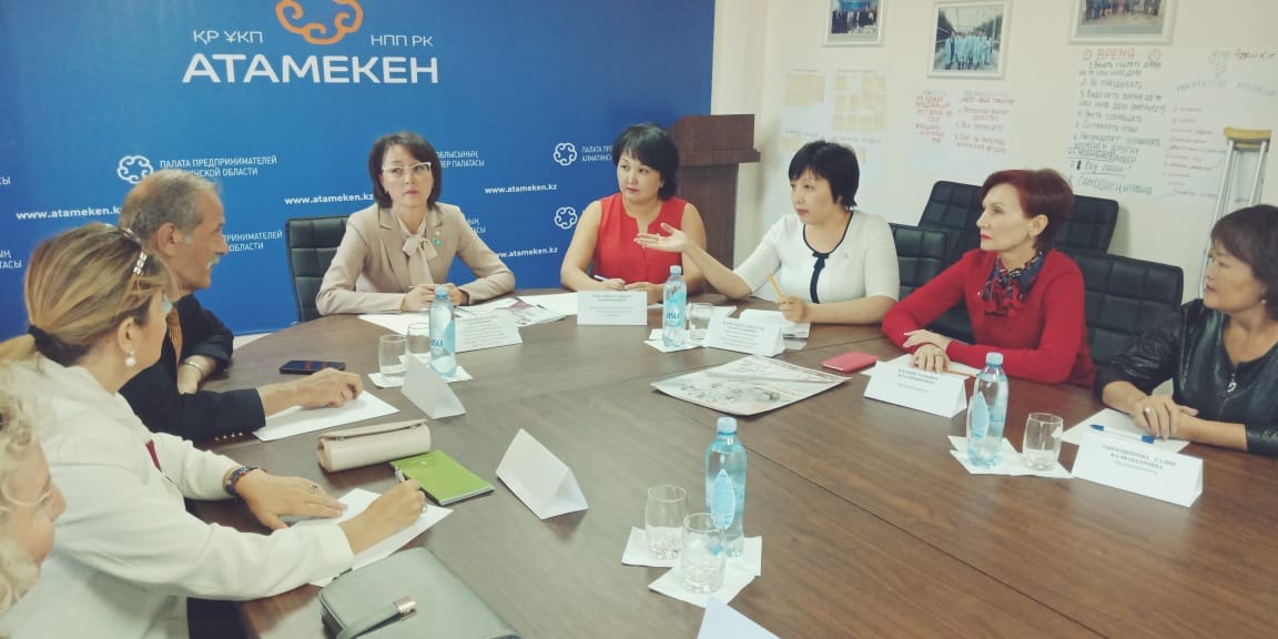 Býrsa qalasynyń delegasııasy Qapshaǵaı qalasyna jumys saparymen keldi