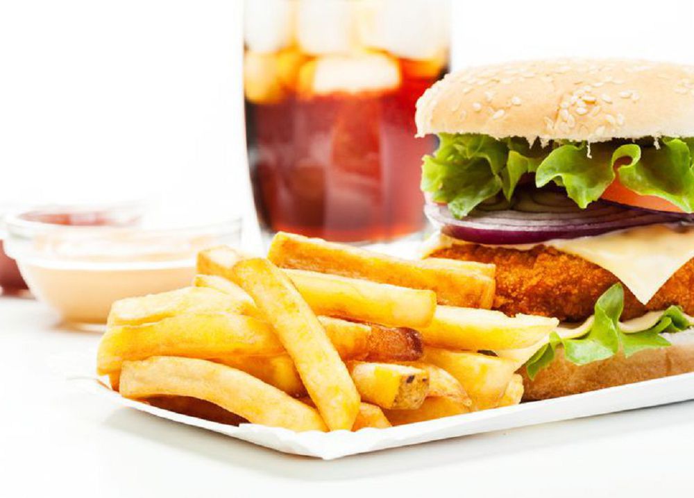 Fastfýd adam aǵzasyna asa qaterli
