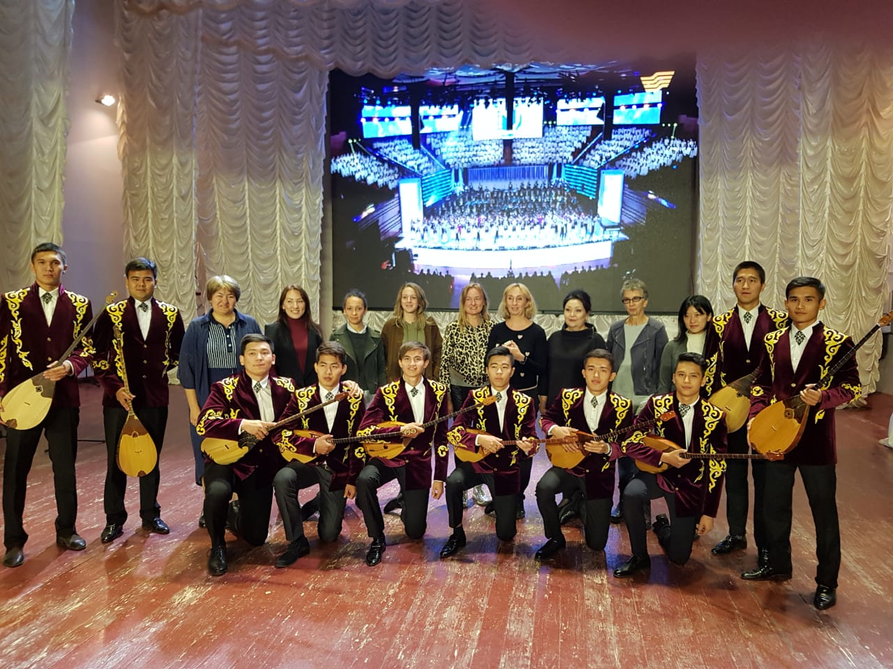 Sheteldik jýrnalıster Qazaqstan mádenıetimen tanysty