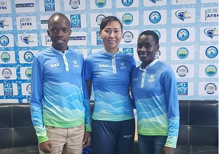 Kenııada jattyǵyp júrgen qazaq qyzy