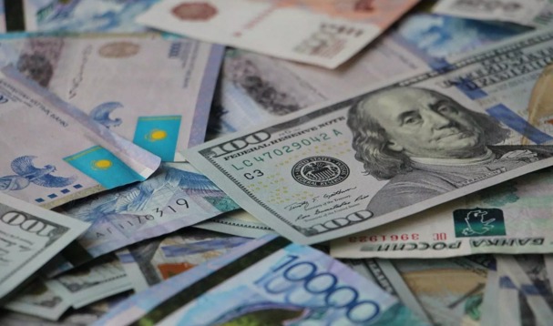 Dollar baǵamy 358 teńgege tústi