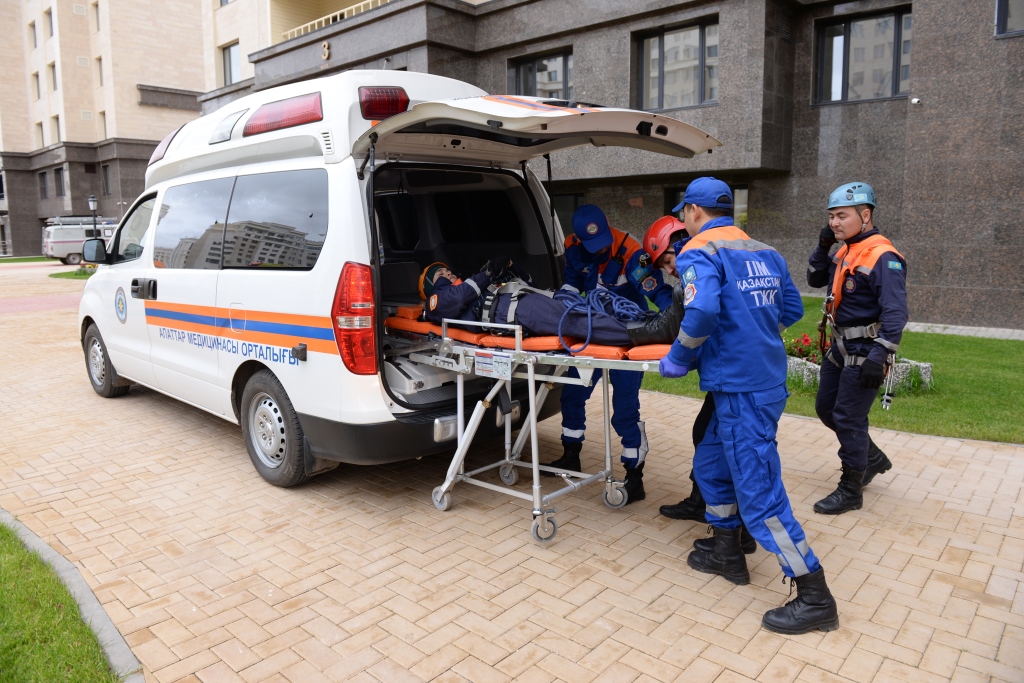 Astanada turǵyn úı kesheninde shartty órtti sóndirý boıynsha taktıkalyq oqý-jattyǵý ótti