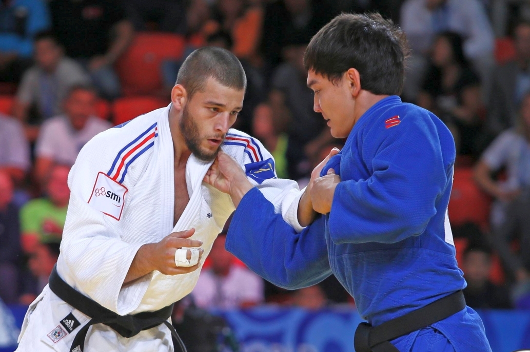 Úsh dzıýdoshymyz da alǵashqy aınalymda utyldy