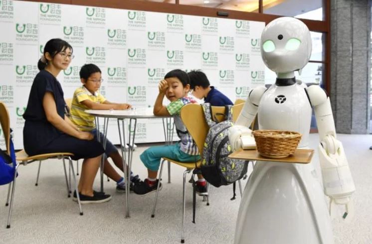 Múmkindigi shekteýli adamdar robot daıashylardy basqaratyn bolady