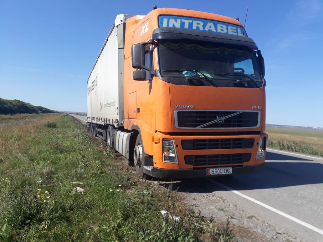 Qostanaılyq polıseıler qyrǵyzstandyq júk mashınasyn órtten aman alyp qaldy