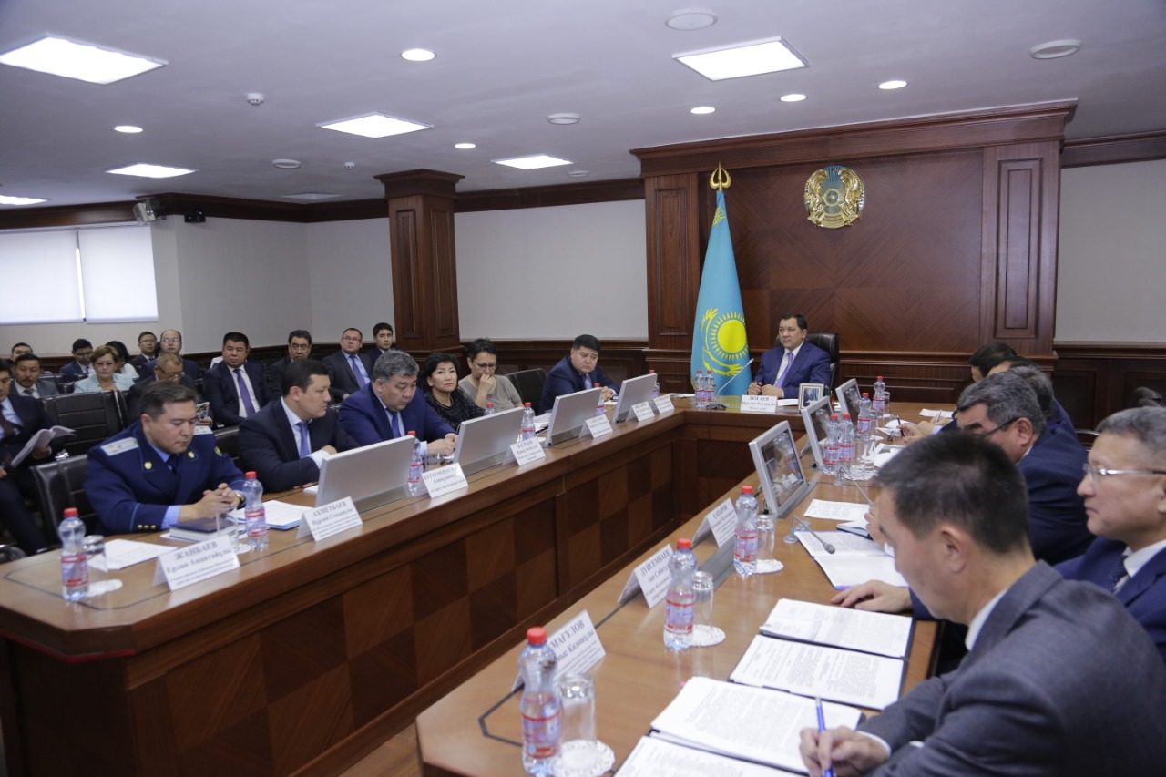 Atyraý oblysynyń ákimi halyqtan túsken shaǵymdarǵa ýaqtyly jaýap berýdi tapsyrdy