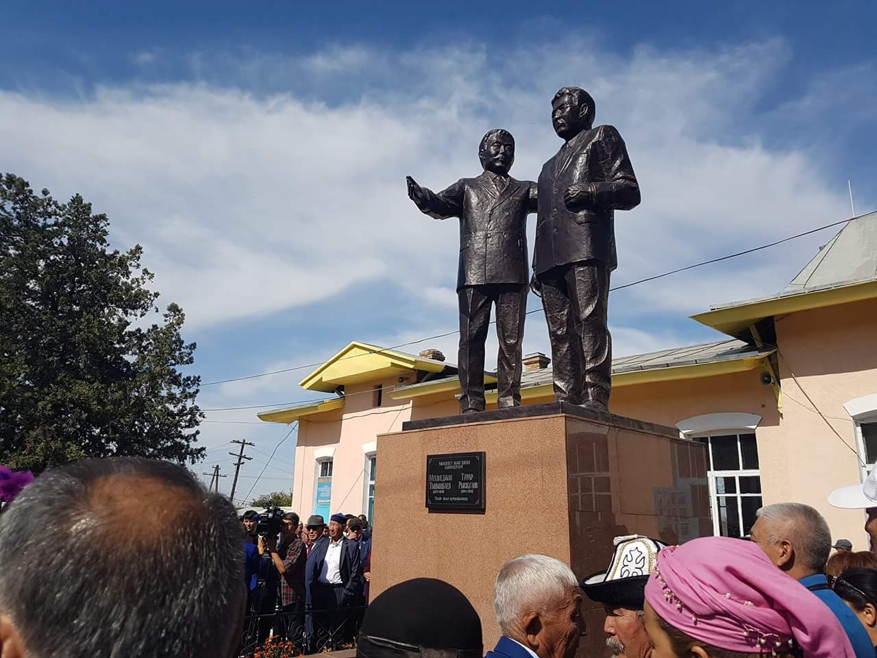  Muhamedjan Tynyshbaev pen Turar Rysqulovtyń eskertkishi ashyldy