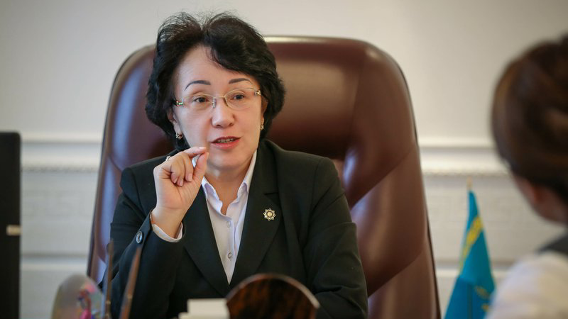 Bala quqyqtary jónindegi ýákil S.Aıtpaeva turǵyndardy qabyldady