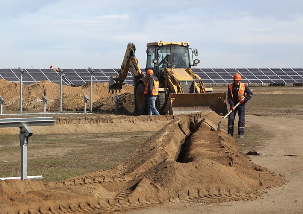 Qaraǵandy oblysynda Ortalyq Azııadaǵy eń iri kún elektr stansasy salynyp jatyr