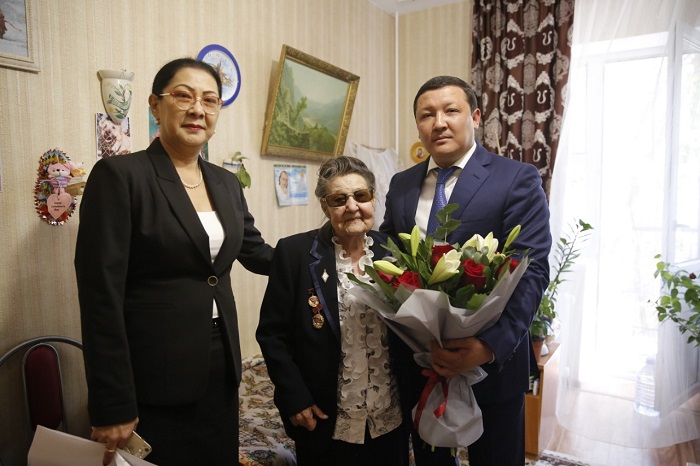 Atyraýda qarııalarǵa qurmet kórsetildi