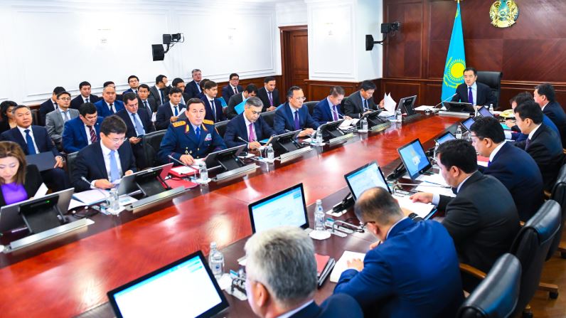 Úkimette áleýmettik mańyzy bar azyq-túlik taýarlary baǵasyn ósirmeý sharalary qaraldy