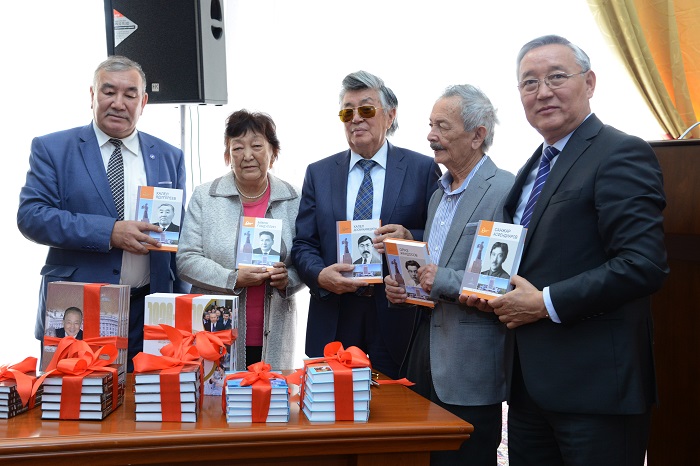 Abaı atyndaǵy ýnıversıtet tarıhyna qatysty kitaptardyń tanystyrylymy ótti