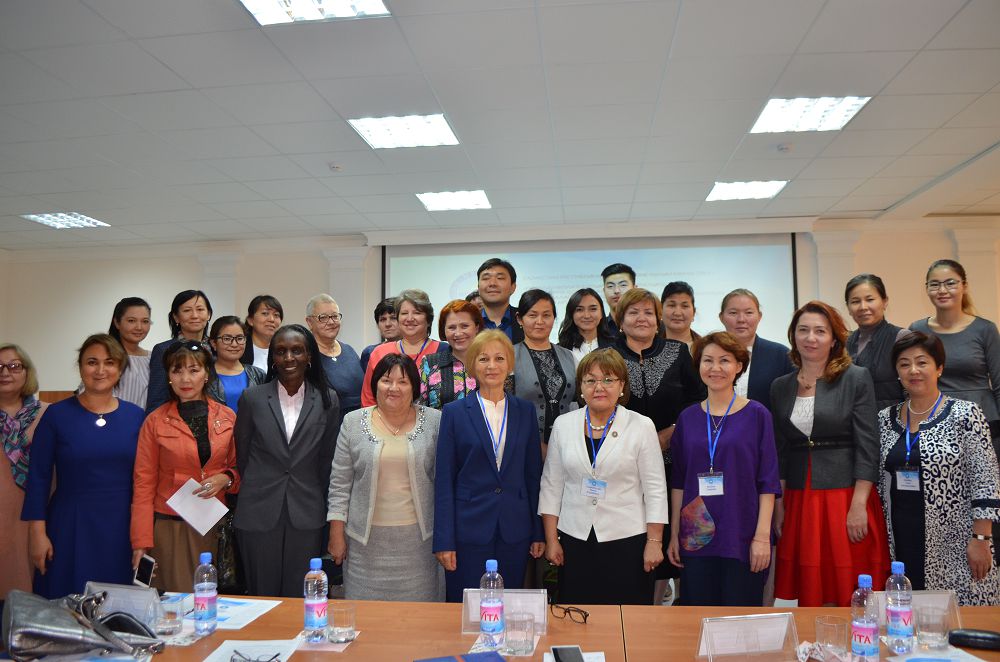 Almatyda «Úshtildi bilim berý: izdenis, máseleler, damý bolashaǵy» atty konferensııa ótti