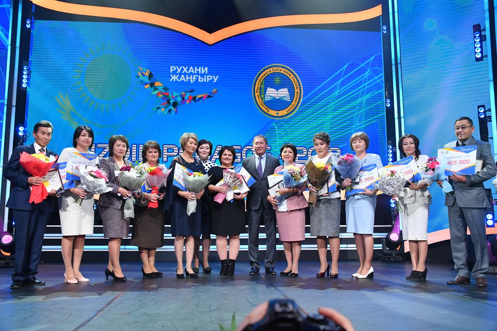 Úzdik ustazdar marapattaldy