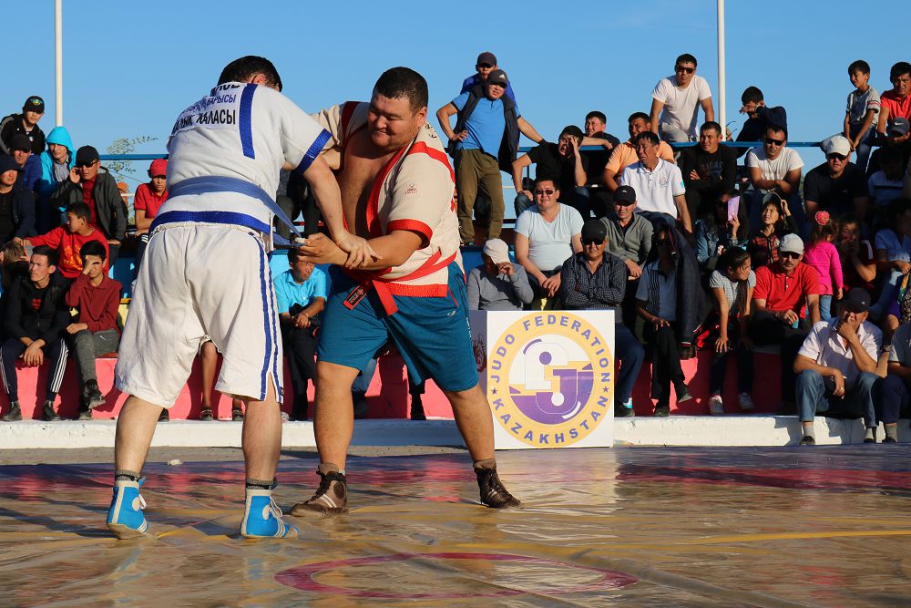 Torǵaıda dúrildep toı ótti