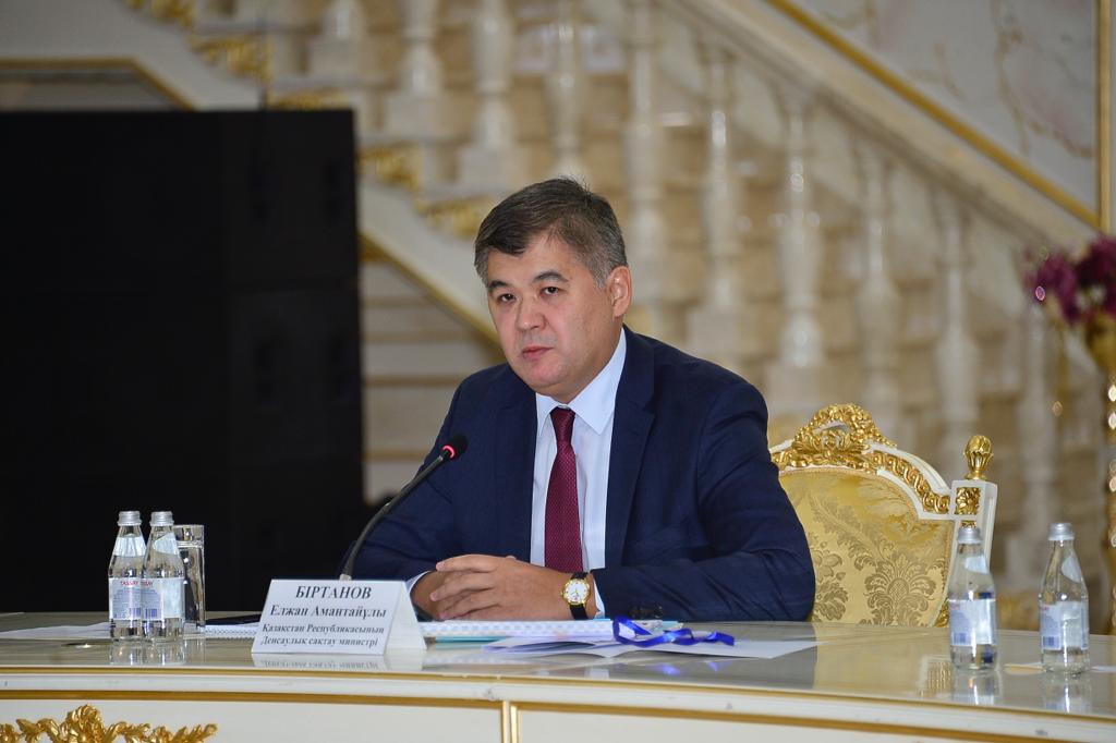 Atyraýda medısınalyq kómektiń sapasy men qoljetimdiligin arttyrý máseleleri talqylandy