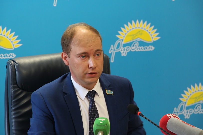 Elbasy Joldaýy saıasattyń áleýmettik baǵytqa bet burǵanyn kórsetedi - Stanıslav Kankýrov