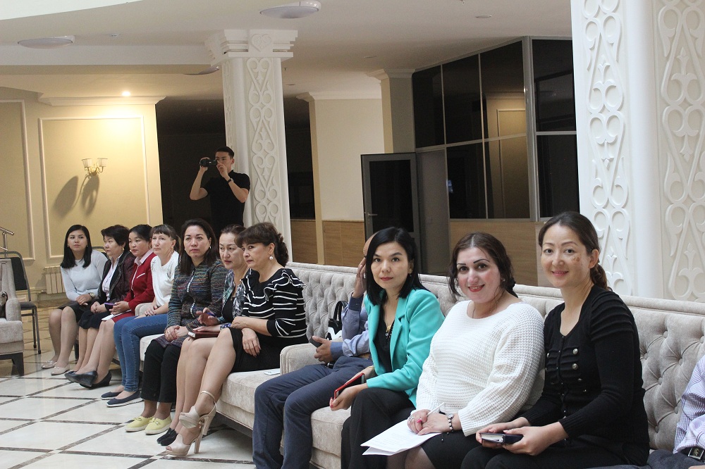 Aqtaýdaǵy «Dostyq úıinde» assambleıa músheleri Elbasy Joldaýyn tyńdady