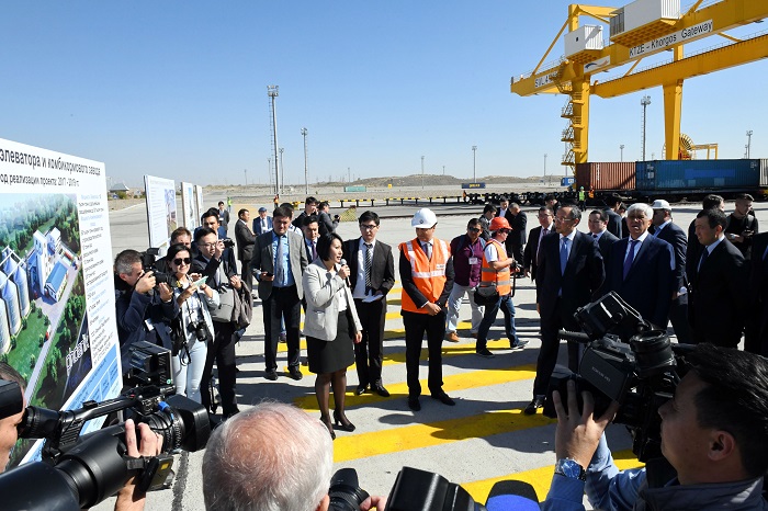 Sheteldik dıplomattar Qorǵastaǵy habtyń jumysymen tanysty