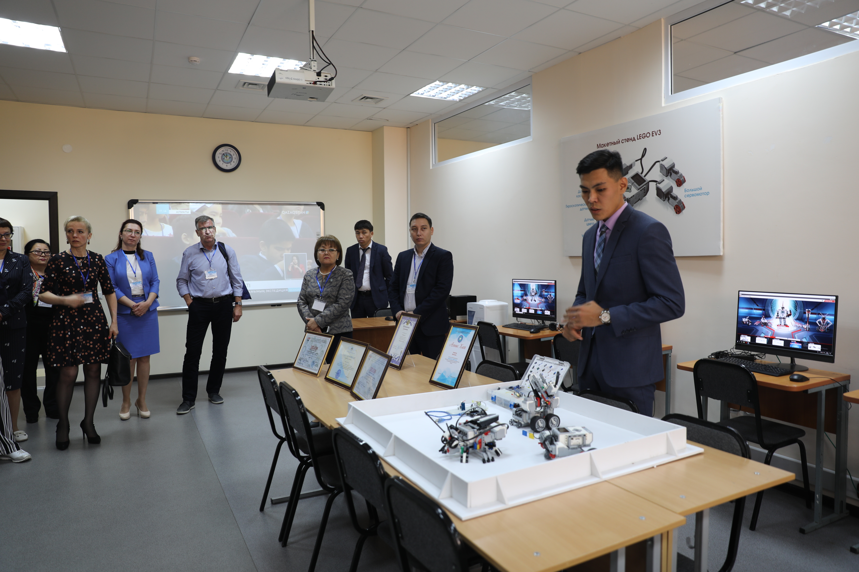 Qazaqstandyq ustazdar men Kaýnas pedagogtary memorandýmǵa qol qoıdy