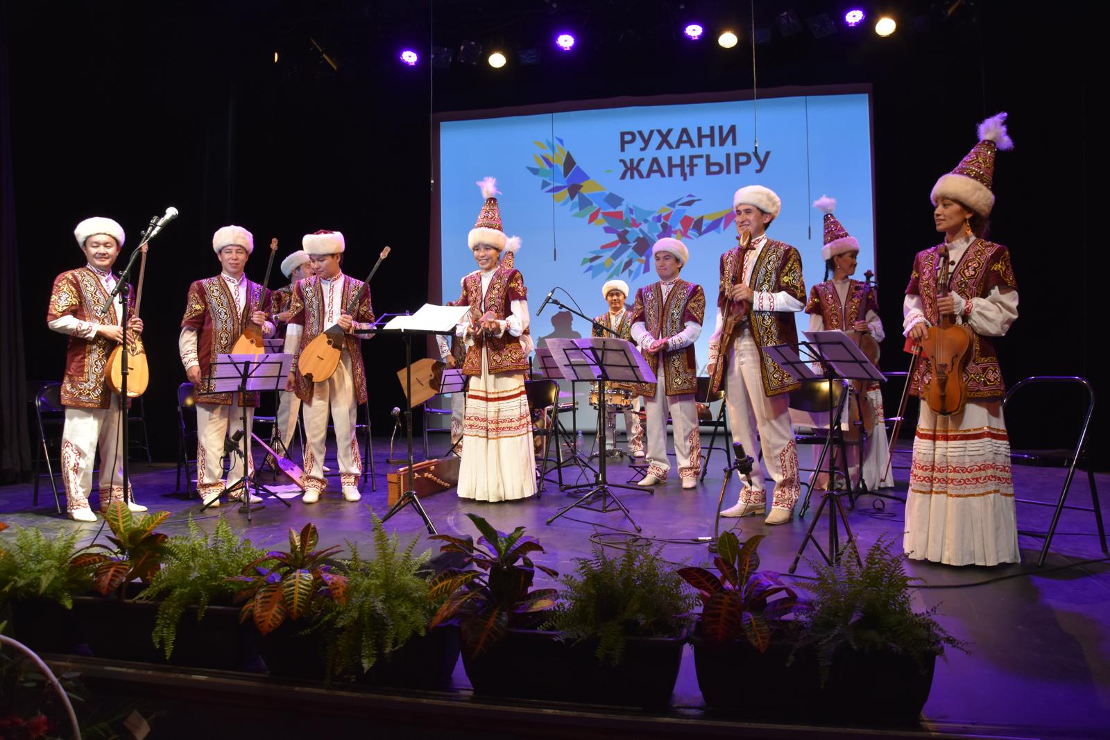 Fransýzdar kóne zamannyń kúmbirin estidi