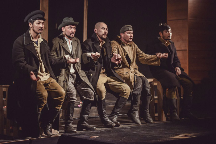 Azamat Satybaldynyń teatry bas júldemen oraldy