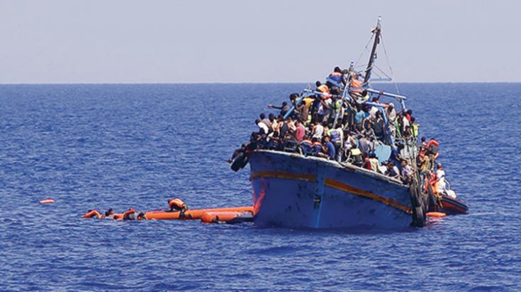 Túrkııada keme apatynan 4 adam qaza taýyp, 30-y joǵalǵan